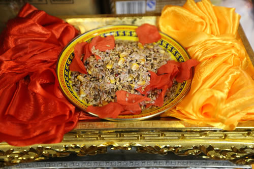 道教超度仪式中的 “撒五谷”：除秽纳祥的古老智慧