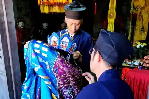 道教超度与儒家孝道：传统文化中对逝者关怀的共通性