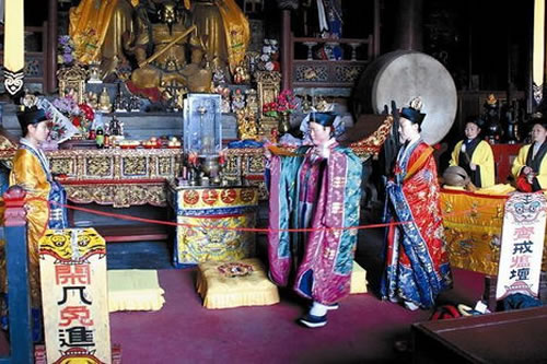 当万物沉寂时，与先人对话：冬日超度的现代意义