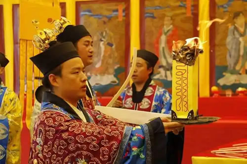 “先度己，后度人”：超度法事对法师自身的修行要求